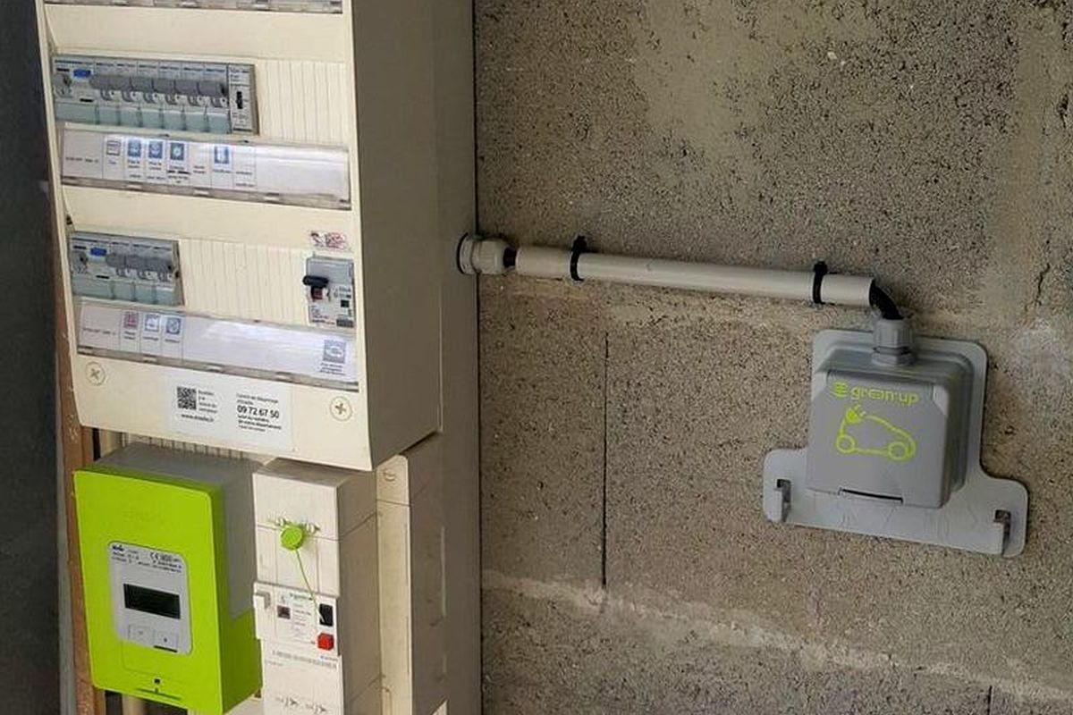 Installation prise renforcée véhicule électrique en Saône-et-Loire — LUERIS SARL